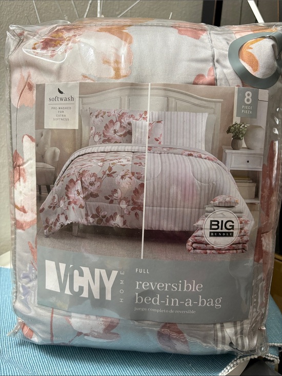 Other - VCNY Reversible Floral & white FULL SIZE BED SET in a bag.